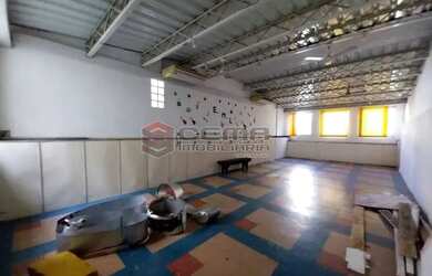 Imagem: O depósito possui 700m² de Área e está localizado em Laranjeiras