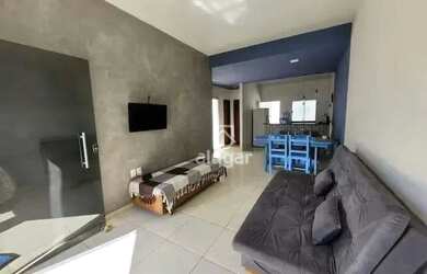 Imagem: A casa possui 2 Dormitórios, 1 Banheiro, 2 Vagas na garagem