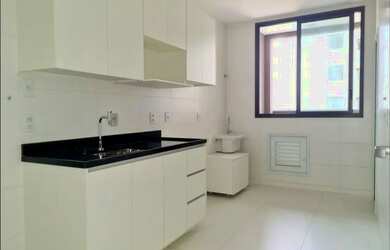 Imagem: O apartamento possui 2 Dormitórios, 2 Banheiros, 2 Vagas na