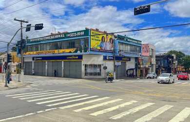 Imagem: O depósito possui 5 Vagas na garagem e 450m² de Área e está