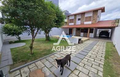 Imagem: A casa possui 5 Dormitórios, 4 Banheiros, 4 Vagas na garagem