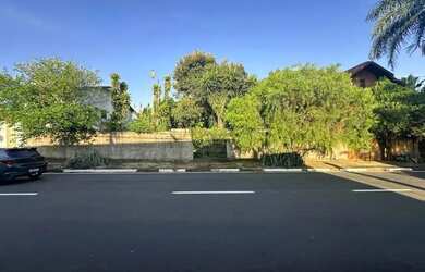 Imagem: O terreno possui 438m² de Área e está localizado em Parque