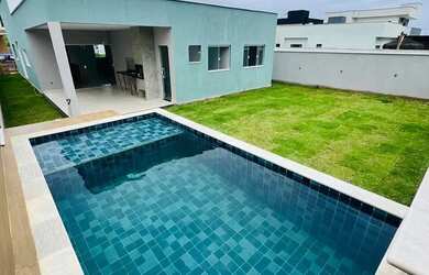 Imagem: A casa possui 4 Dormitórios, 3 Banheiros, 3 Vagas na garagem