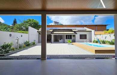 Imagem 5: Casa Plana de Alto Padrão com Piscina no bairro glória emJoinville /...