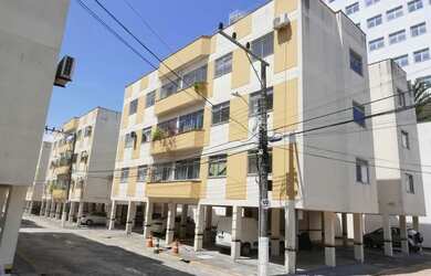 Imagem: O apartamento possui 3 Dormitórios, 1 Banheiro, 1 Vaga na garagem