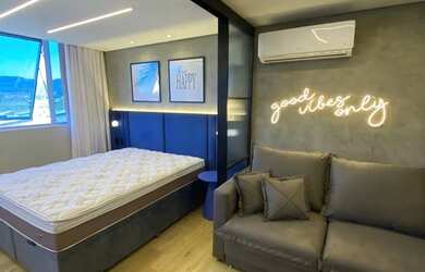 Imagem: O apartamento possui 1 Dormitório, 1 Banheiro, 1 Vaga na garagem