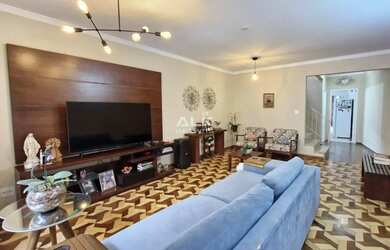 Imagem: A casa possui 3 Dormitórios, 2 Banheiros, 3 Vagas na garagem