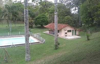 Imagem: A casa possui 2 Dormitórios, 2 Banheiros, 5 Vagas na garagem