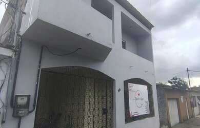 Imagem: A casa possui 4 Dormitórios, 4 Banheiros, 1 Vaga na garagem