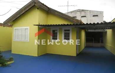 Imagem: A casa possui 3 Dormitórios, 2 Banheiros, 2 Vagas na garagem