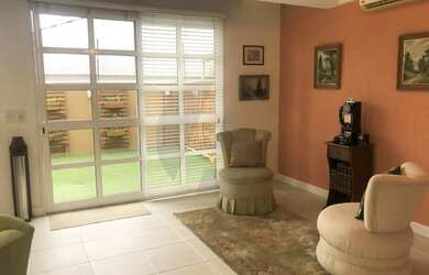 Imagem: A casa em condomínio possui 2 Dormitórios, 4 Banheiros, 2