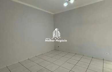 Imagem: A casa possui 2 Dormitórios, 1 Banheiro, 2 Vagas na garagem