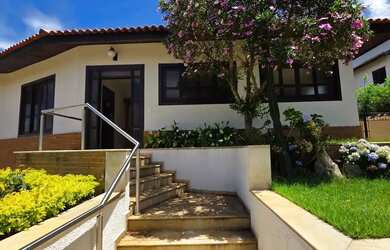 Imagem: A casa em condomínio possui 5 Dormitórios, 4 Banheiros, 4