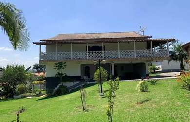 Imagem: A casa em condomínio possui 4 Dormitórios, 4 Banheiros, 1.885m²