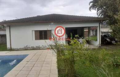 Imagem: A casa possui 3 Dormitórios, 2 Banheiros, 2 Vagas na garagem