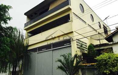 Imagem: O depósito possui 5 Vagas na garagem, 750m² de Área e está