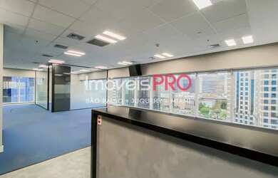 Imagem: O depósito possui 5 Vagas na garagem, 331m² de Área e está