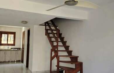 Imagem: A casa possui 2 Dormitórios, 2 Banheiros, 1 Vaga na garagem