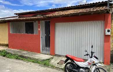 Imagem: A casa possui 3 Dormitórios, 1 Banheiro, 1 Vaga na garagem