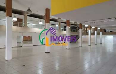 Imagem: O depósito possui 1.621m² de Área e está localizado em