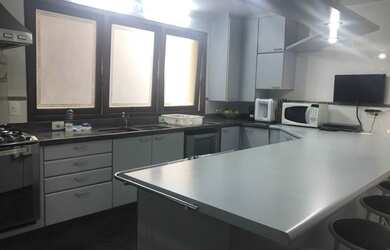 Imagem 9: Oportunidade. Piscina, Churrasqueira, 450m² de Áreae3 Vagas na garagem