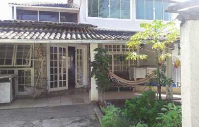 Imagem: A casa em condomínio possui 4 Dormitórios, 4 Banheiros, 5