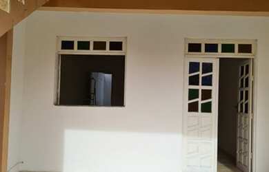 Imagem: A casa possui 1 Dormitório, 1 Banheiro, 1 Vaga na garagem