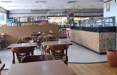 Imagem: O depósito possui 5 Vagas na garagem e 400m² de Área e está