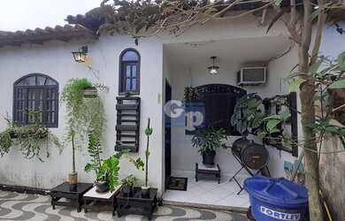 Imagem: A casa possui 2 Dormitórios, 1 Banheiro, 1 Vaga na garagem