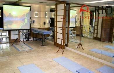 Imagem: O depósito possui 3 Vagas na garagem e 99m² de Área e está