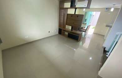 Imagem: A casa possui 3 Dormitórios, 2 Banheiros, 4 Vagas na garagem