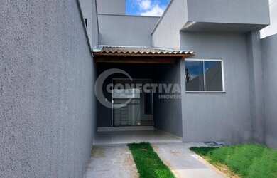 Imagem: A casa possui 2 Dormitórios, 2 Banheiros, 2 Vagas na garagem