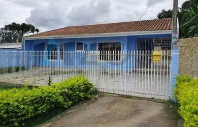 Imagem: A casa possui 3 Dormitórios, 1 Banheiro, 2 Vagas na garagem