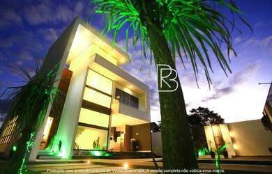 Imagem: A casa possui 3 Dormitórios, 1 Banheiro, 2 Vagas na garagem