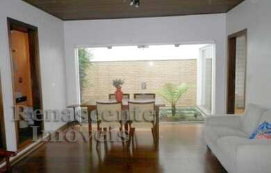 Imagem: A casa possui 3 Dormitórios, 3 Banheiros, 5 Vagas na garagem