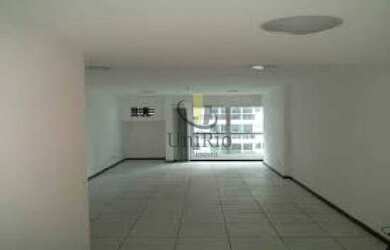 Imagem: O depósito possui 1 Vaga na garagem, 30m² de Área e está