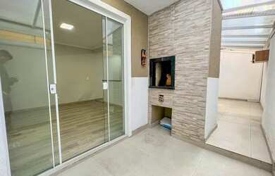 Imagem: O apartamento possui 3 Dormitórios, 1 Banheiro, 1 Vaga na garagem