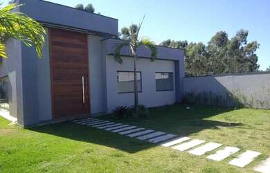 Imagem: A casa em condomínio possui 4 Dormitórios, 1 Banheiro, 1 Vaga