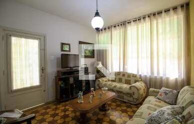 Imagem: A casa possui 2 Dormitórios, 1 Banheiro, 1 Vaga na garagem