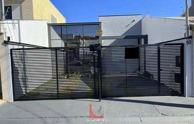 Imagem: A casa possui 2 Dormitórios, 3 Banheiros, 2 Vagas na garagem