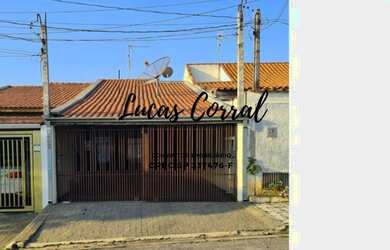 Imagem: A casa possui 2 Dormitórios, 2 Banheiros, 2 Vagas na garagem