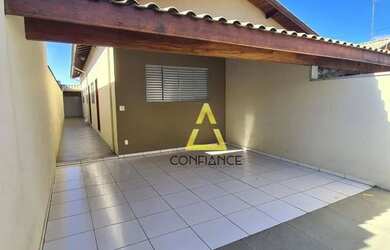 Imagem: A casa possui 2 Dormitórios, 2 Banheiros, 2 Vagas na garagem