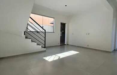 Imagem: A casa possui 2 Dormitórios, 2 Banheiros, 1 Vaga na garagem