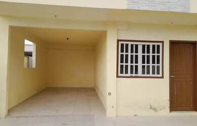 Imagem: A casa possui 2 Dormitórios, 1 Banheiro, 1 Vaga na garagem