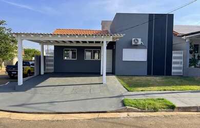 Imagem: A casa em condomínio possui 3 Dormitórios, 2 Banheiros, 2