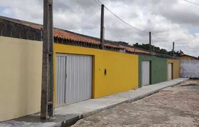 Imagem: A casa possui 3 Dormitórios, 2 Banheiros, 3 Vagas na garagem