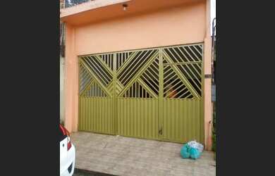 Imagem: A casa possui 2 Dormitórios, 2 Banheiros, 2 Vagas na garagem