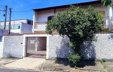 Imagem: A casa para alugar possui 4 Dormitórios, 2 Banheiros, 4 Vagas