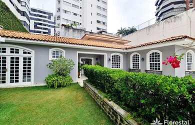 Imagem: A casa possui 4 Dormitórios, 4 Banheiros, 4 Vagas na garagem