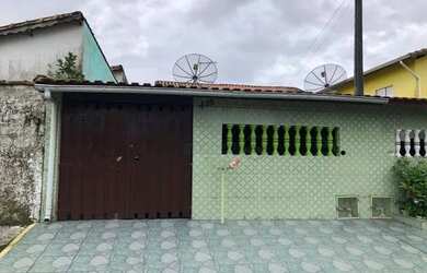 Imagem: A casa possui 2 Dormitórios, 2 Banheiros, 5 Vagas na garagem